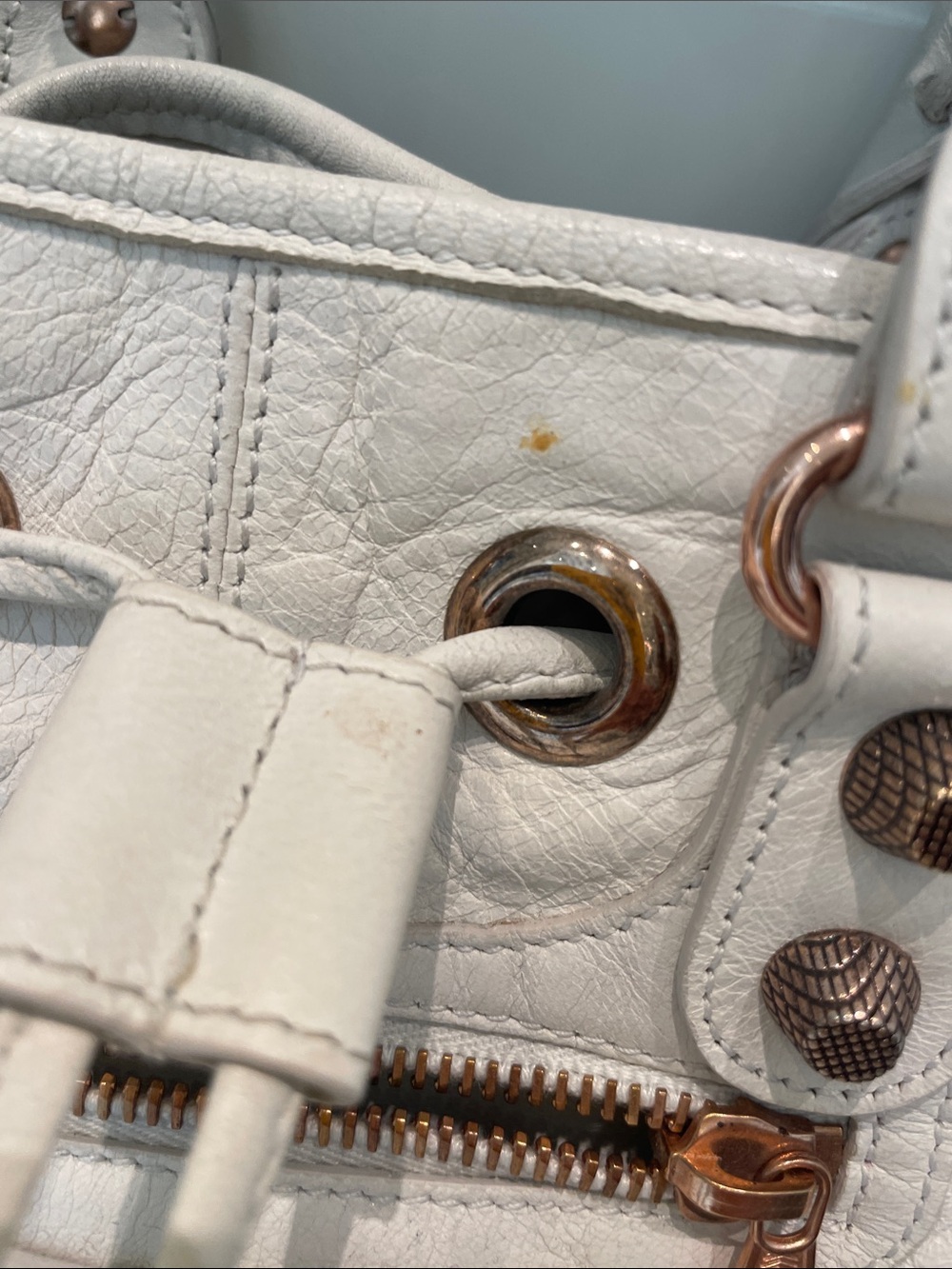 Balenciaga la Cagole White Leather Drawstring Women’s Shoulder Bag - Picture 2 of 9